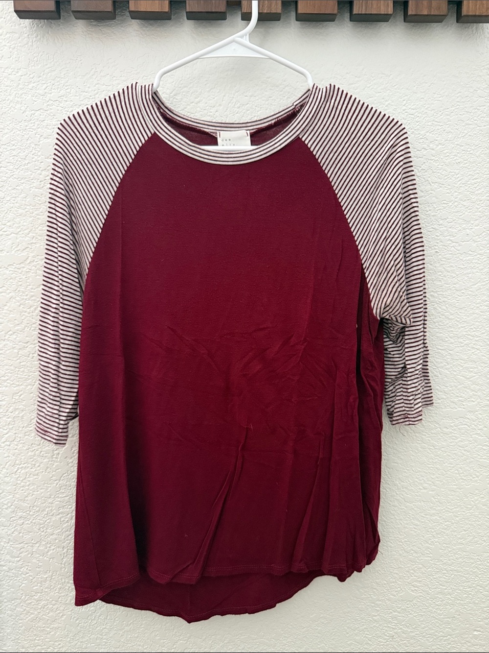 Women's Burgundy Raglan Stripe-Sleeve Long Sleeve Tee